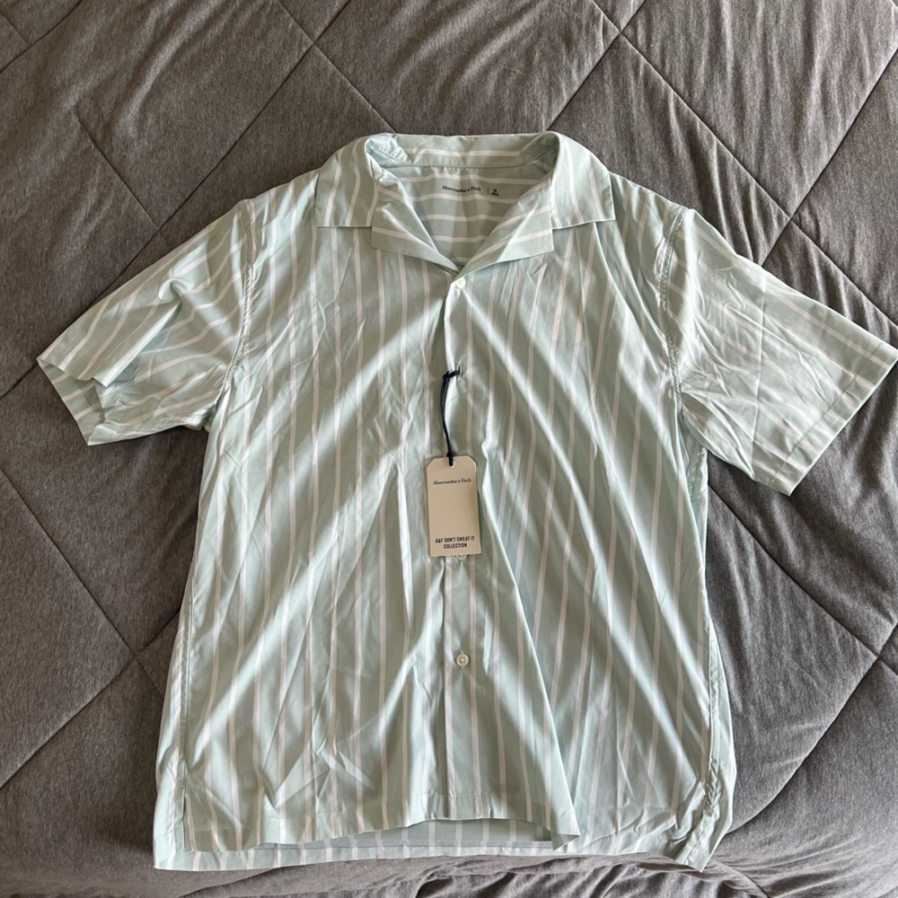Abercrombie Performance Camp Collar Button-Up Shirt Mens Size Medium